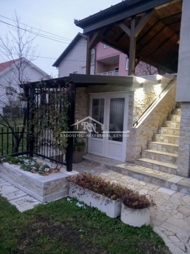 Prodaja, kuća, 240m2, Mali Mokri Lug, Zvezdara, Beograd Prodaja, kuća, 240m2, Mali Mokri Lug, Zvezdara, Beograd
