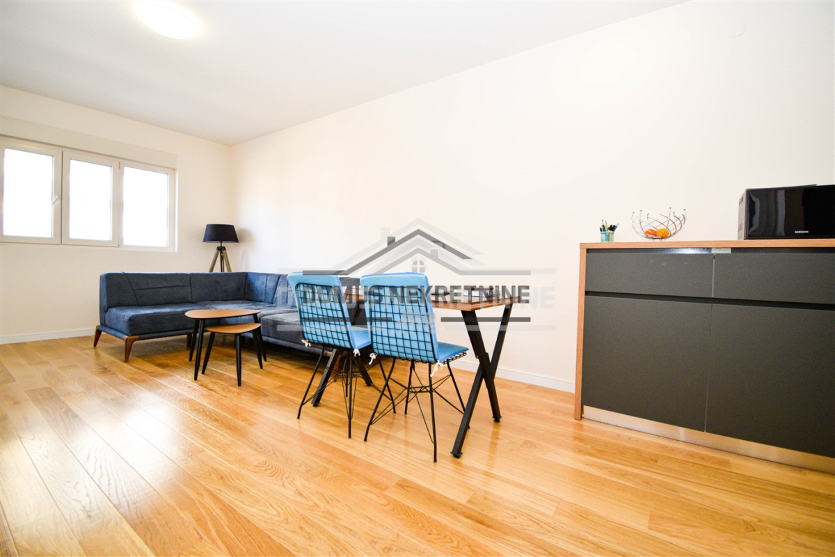 Izdavanje, dvosoban stan, 70m2, Central Point, Podgorica