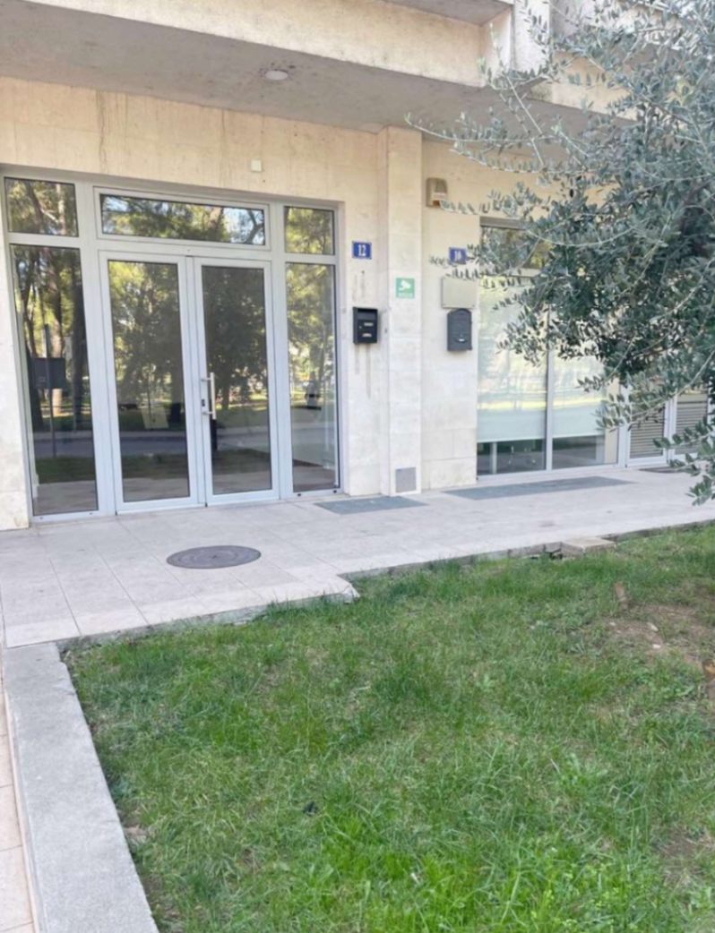 Prodaja,  poslovni prostor, 84m2, Tološka šuma, Podgorica
