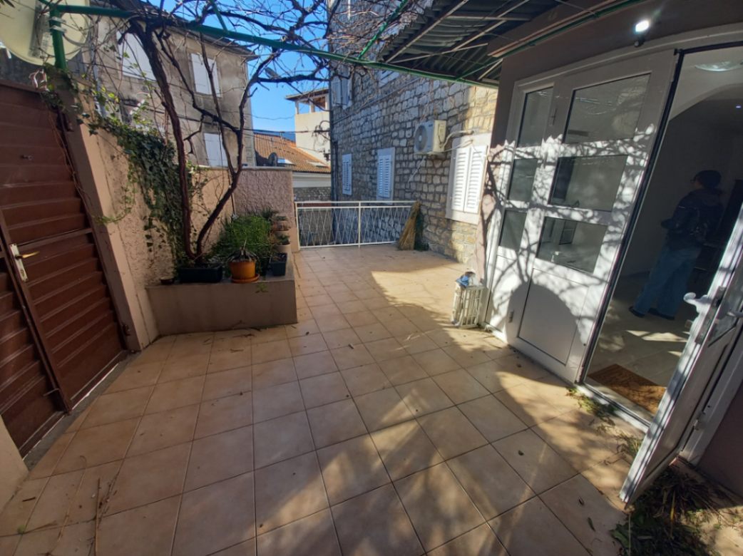 Izdavanje, stan, 75m2, Centar, Herceg Novi Izdavanje, stan, 75m2, Centar, Herceg Novi
