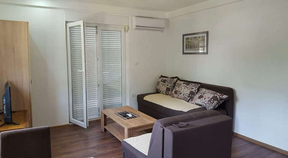 Izdavanje,  kuća, 40m2, Tivat