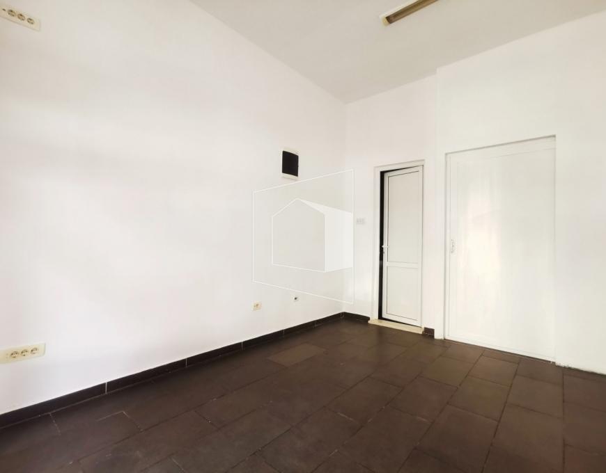 Prodaja,  poslovni prostor, 44m2, Blok 9, Podgorica