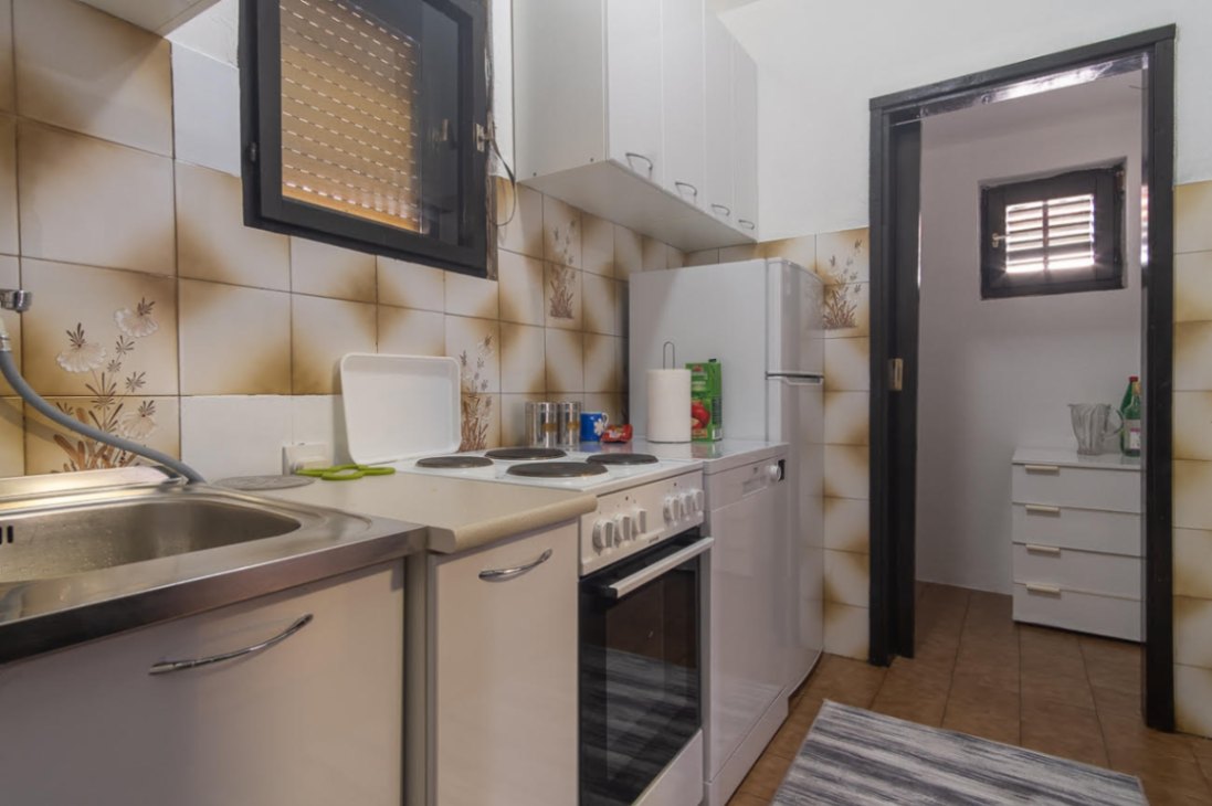 Izdavanje, dvosoban stan, 90m2, Tološi, Podgorica