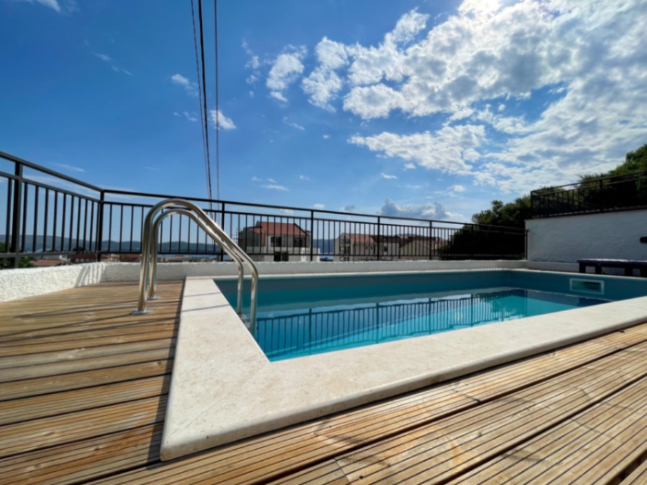 Izdavanje,  kuća, 100m2, Mažina, Tivat
