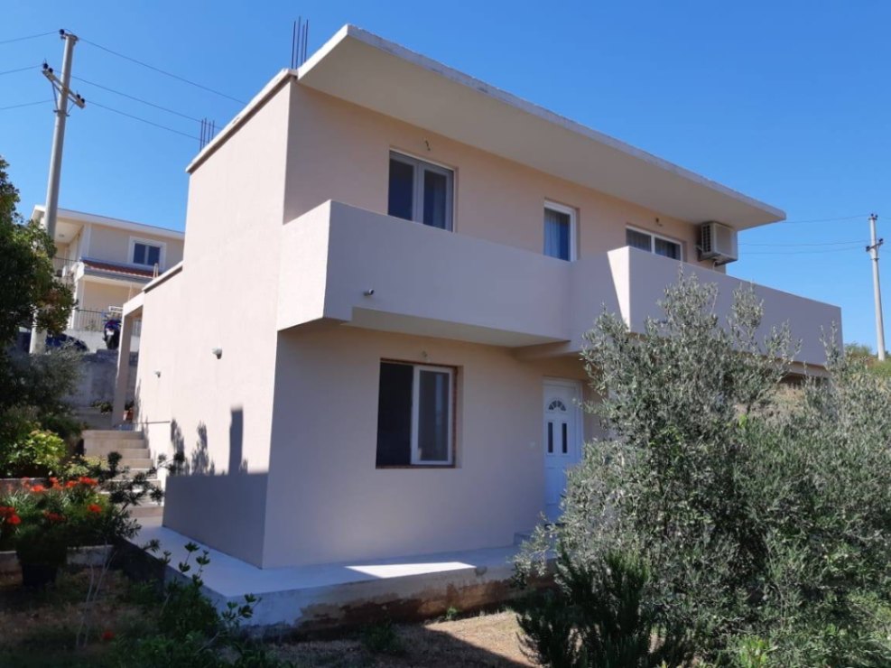 Izdavanje,  kuća, 135m2, Radovići, Tivat