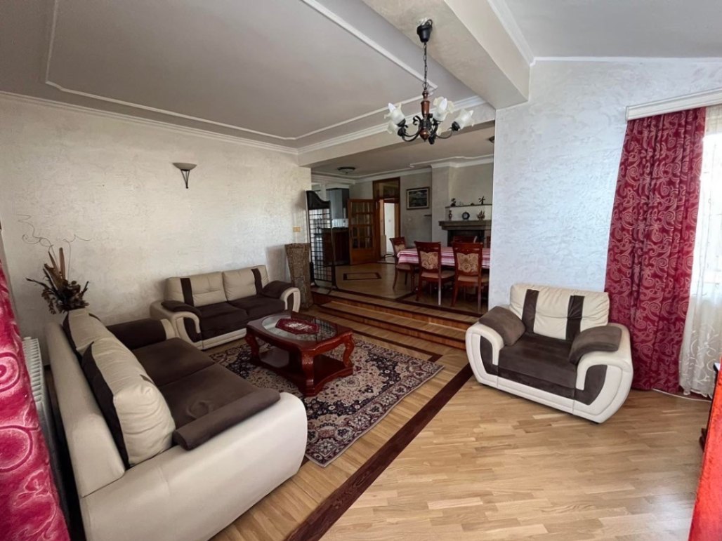 Izdavanje,  kuća, 441m2, Kalimanj, Tivat