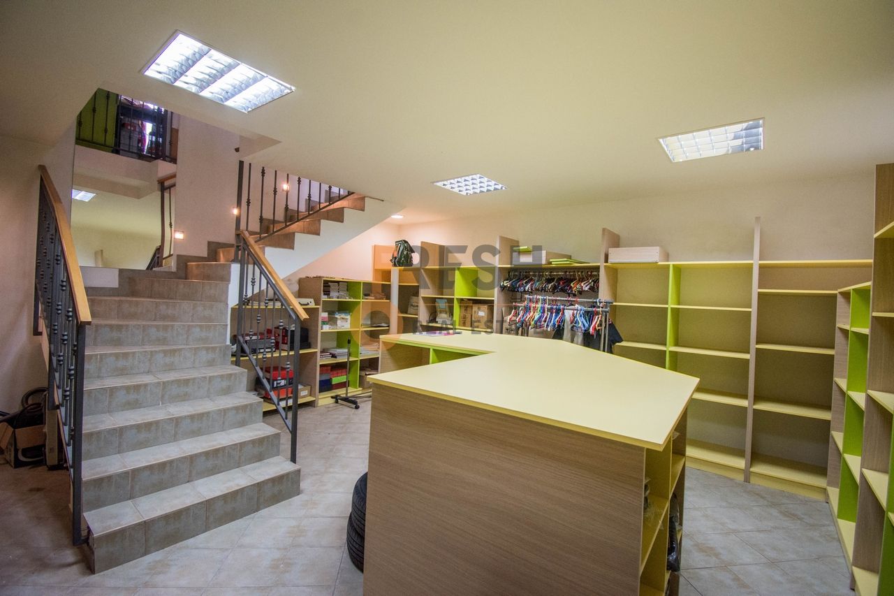 Prodaja,  poslovni prostor, 67m2, Blok 9, Podgorica