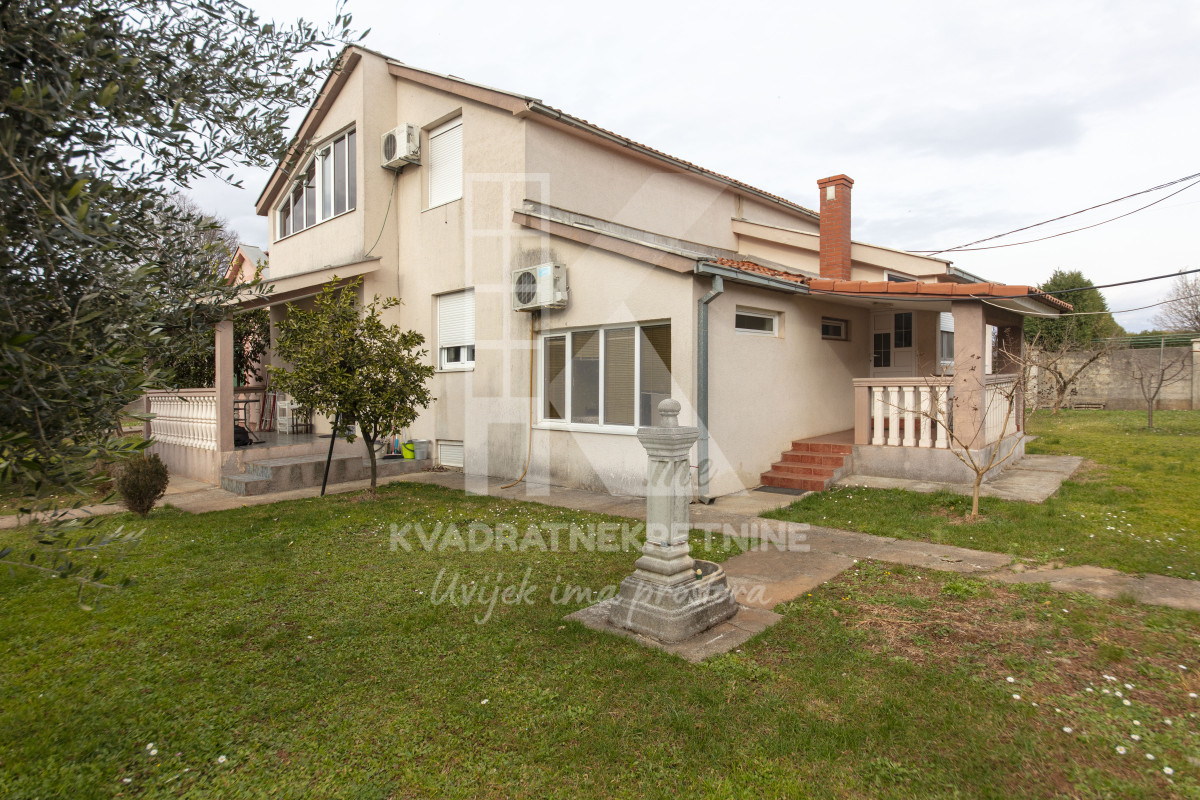 Izdavanje, kuća, 160m2, Farmaci, Podgorica Izdavanje, kuća, 160m2, Farmaci, Podgorica