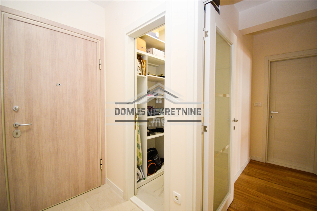 Izdavanje, dvosoban stan, 70m2, Central Point, Podgorica