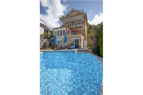 Izdavanje,  kuća, 330m2, Krašići, Tivat