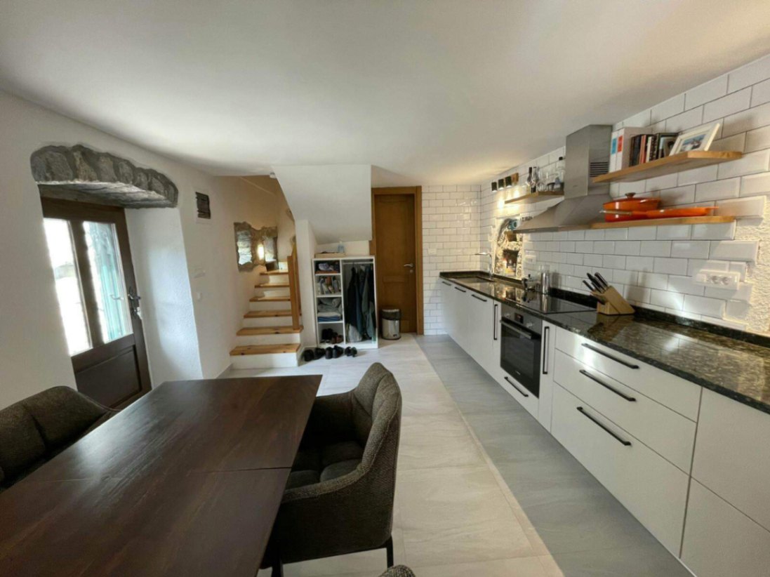 Izdavanje,  kuća, 96m2, Radovići, Tivat