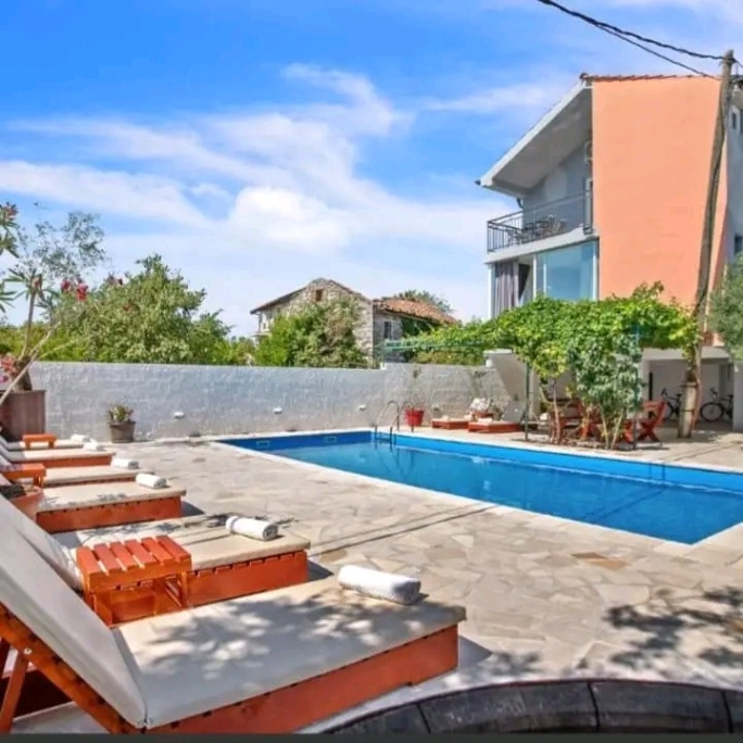 Izdavanje,  kuća, 80m2, Bogišići, Tivat