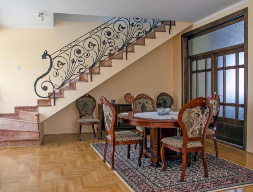 Stan na dan,  kuća, 485m2, Centar, Cetinje