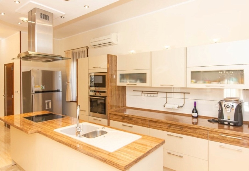 Prodaja,  kuća, 300m2, Đenovići, Herceg Novi